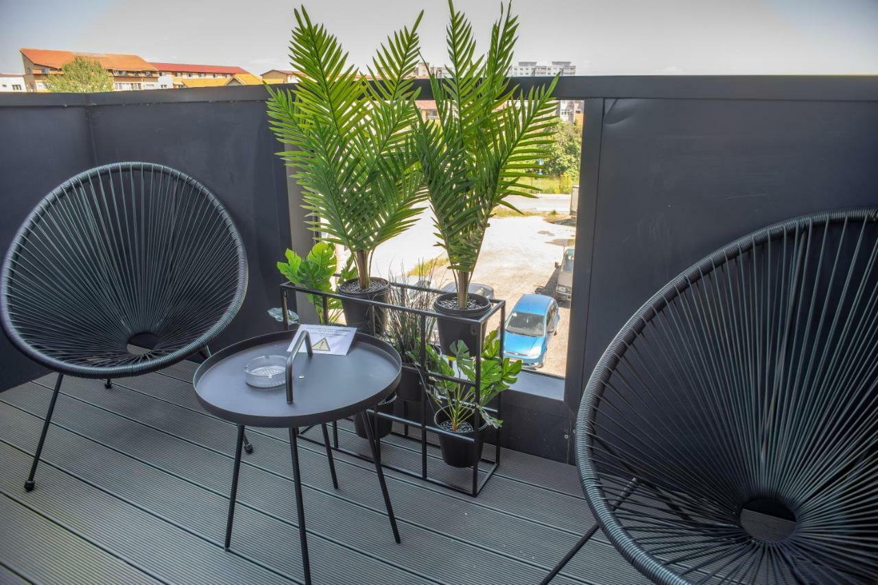 Apartments Steel Residence- Tesla Drive Experience Temeşvar Dış mekan fotoğraf